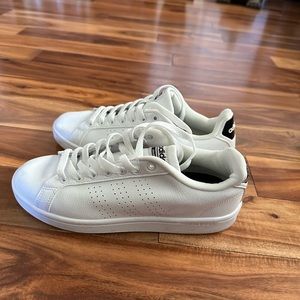 Adidas Neo Cloudfoam. Excellent condition tennis shoes